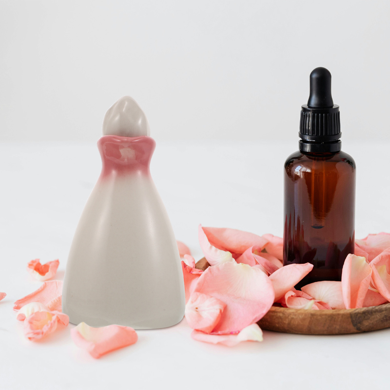Spa Massager - セラミック製エッセンシャルオイルボトル 40ml。詰め替え可能。和風のデザインで、スパやマッサージ、アロマセラピーに最適。